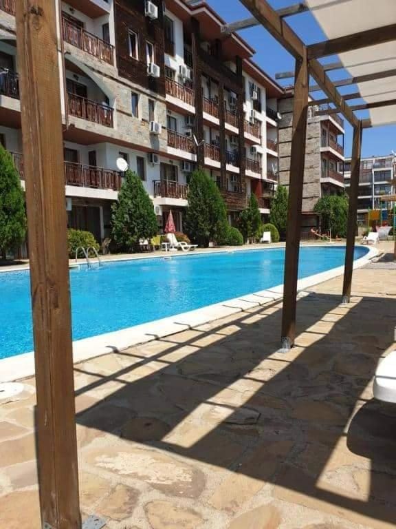 Property building, Patio, Day, Pool view, Swimming pool, sunbed