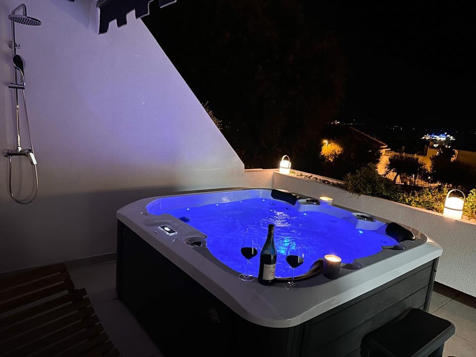 Night, Hot Tub