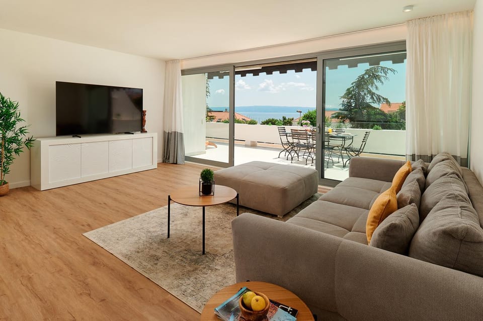 TV and multimedia, Living room, Seating area, Evening entertainment, Sea view