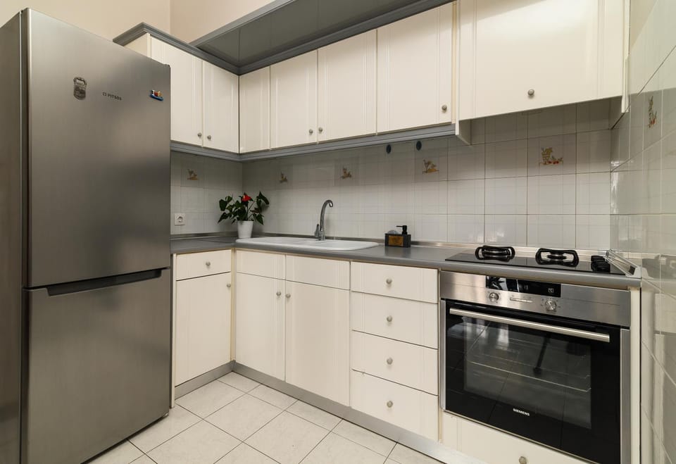 Kitchen or kitchenette, pet friendly, stove