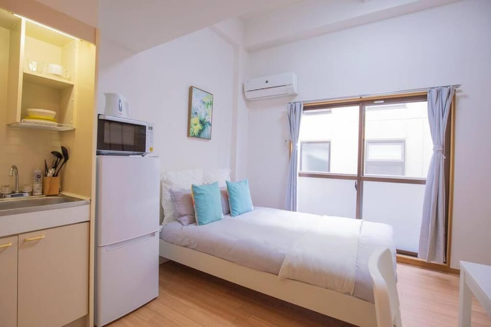 閑静な住宅街_暖かく居心地の良いデザイン YoW-4 Apartment in Shinjuku