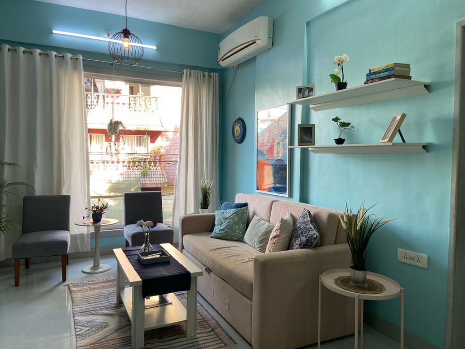 Living room, Seating area, air conditioner