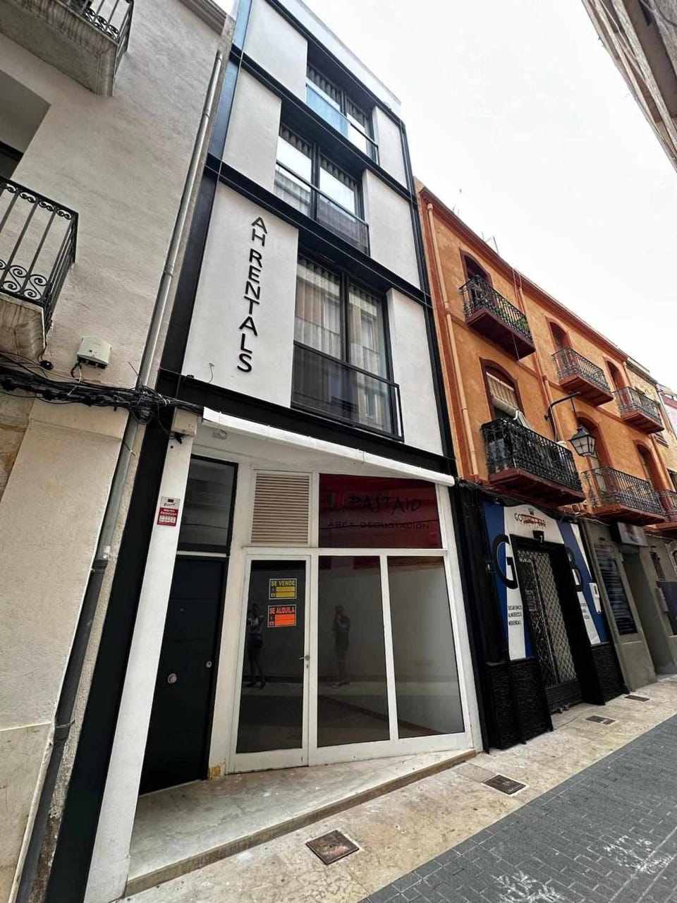Property building, Facade/entrance, Off site