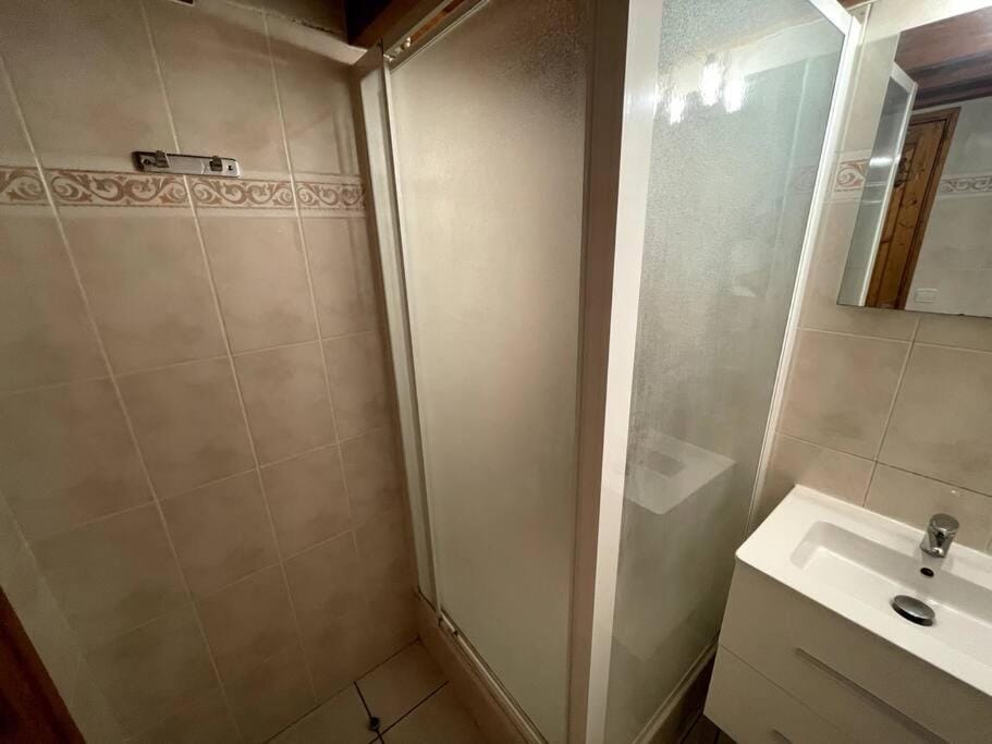 Kunzite YourHostHelper Apartment in Caen
