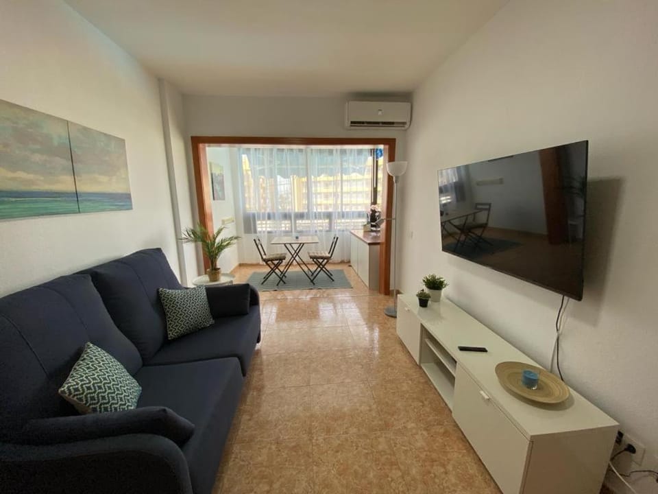 Communal lounge/ TV room, TV and multimedia, Living room, Seating area, Dining area, Evening entertainment
