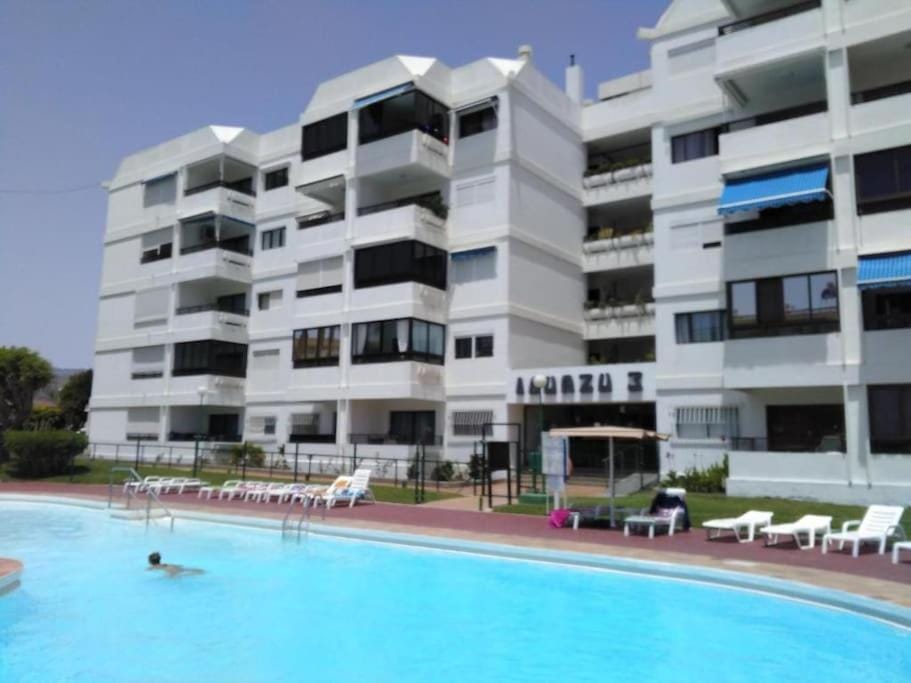 Property building, Day, Evening entertainment, Pool view, Swimming pool, sunbed