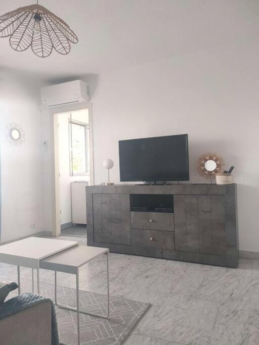 Communal lounge/ TV room, TV and multimedia