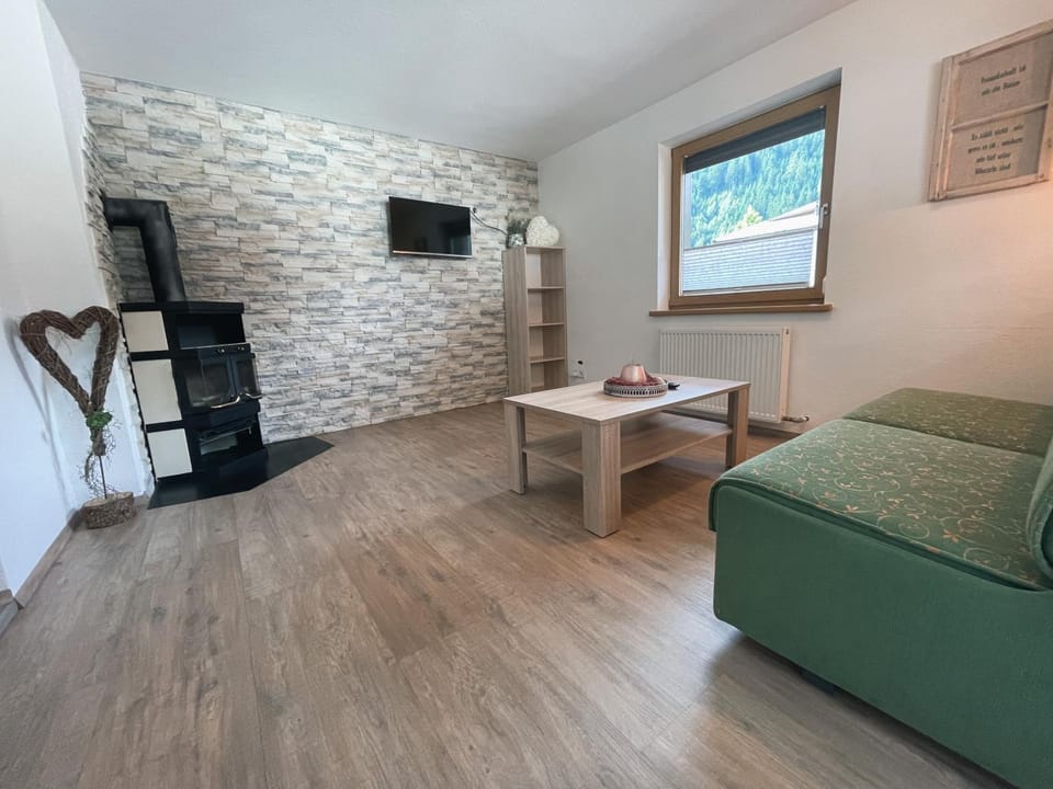 TV and multimedia, Living room, Seating area, Bedroom, pet friendly