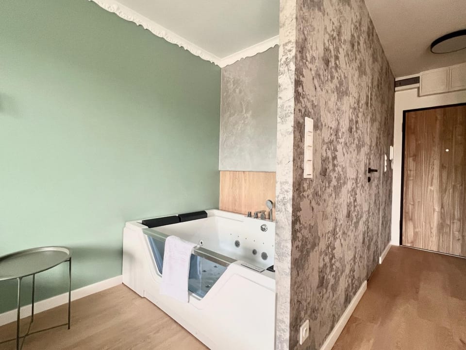 Gold Sleep nowy apartament z jacuzzi na wyłączność Apartment in Wroclaw
