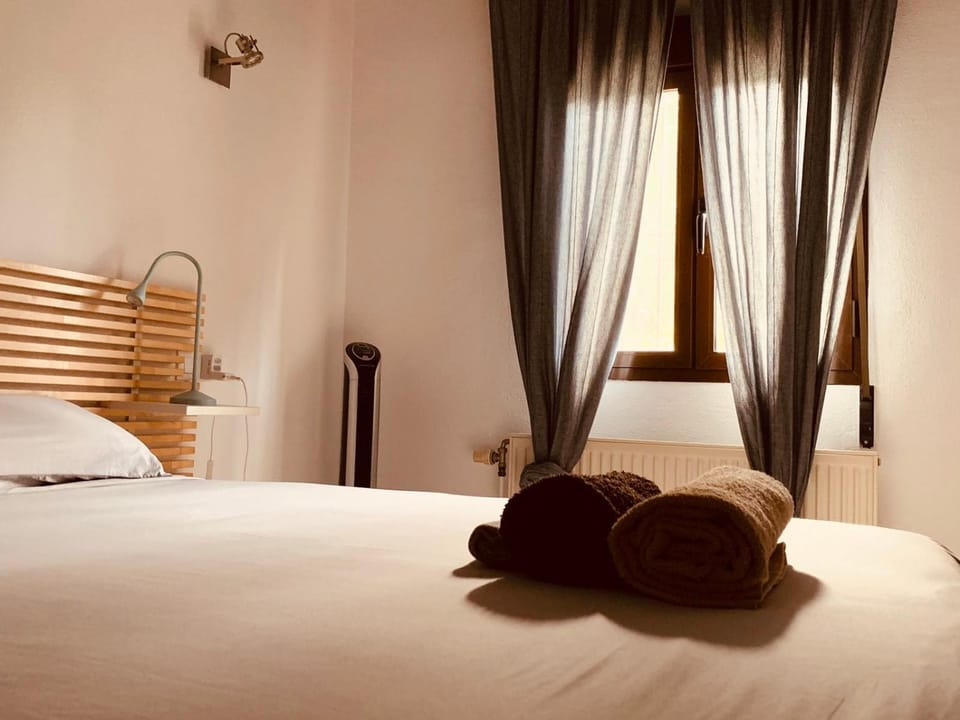 Bed, Photo of the whole room, towels