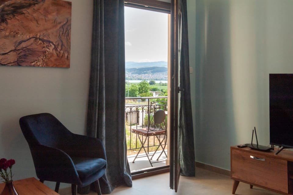 TV and multimedia, View (from property/room), Balcony/Terrace, Living room