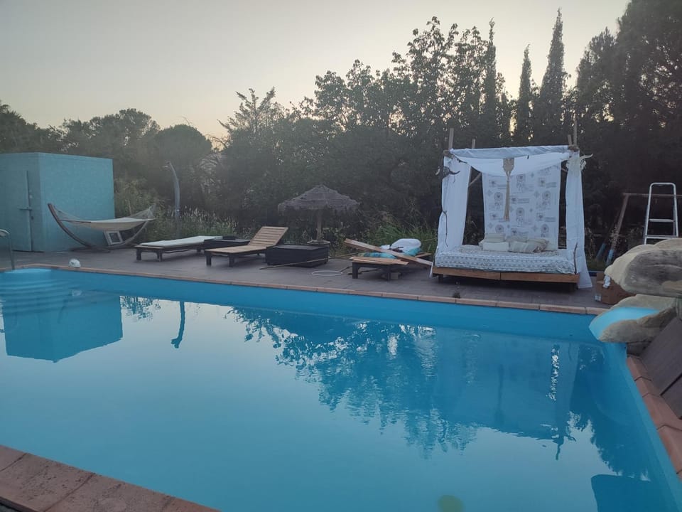 Yourte 20 M2 dans ecolieux en cours Luxury tent in Occitanie