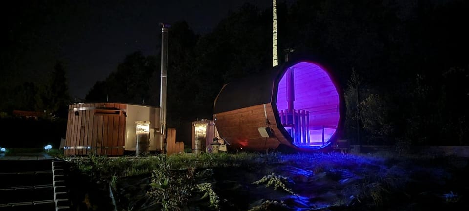 Hot Tub, Sauna