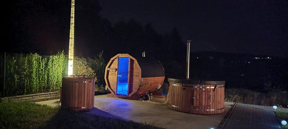 Hot Tub, Sauna