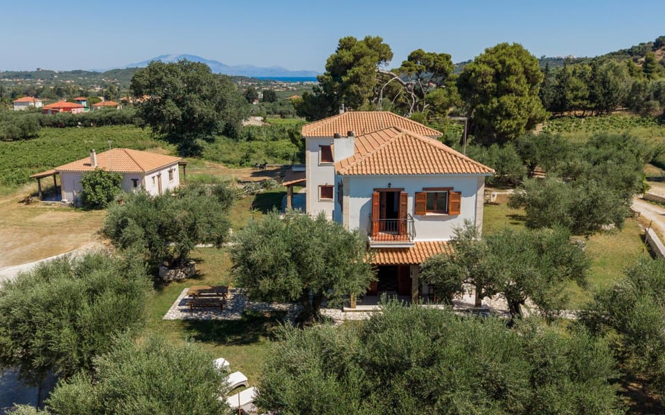 Property building, Natural landscape, Bird's eye view, Garden, Garden view, Mountain view