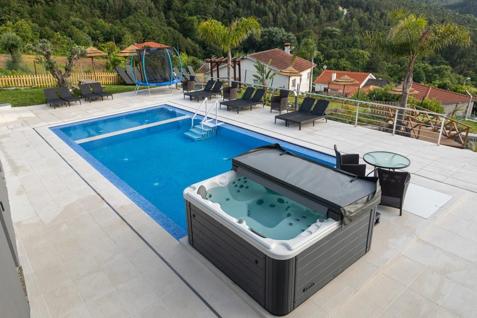 Natural landscape, Hot Tub, Mountain view, Pool view, River view, Swimming pool, sunbed