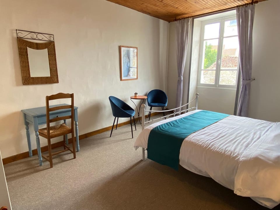 L'ancien Cafe - Suites and Gites Bed and Breakfast in Nouvelle-Aquitaine