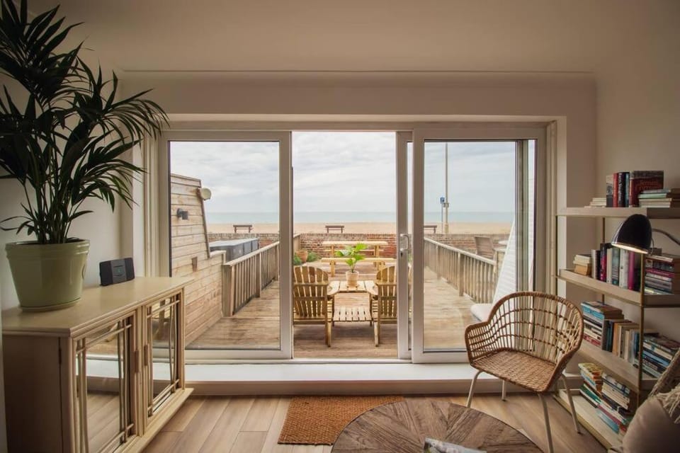 Natural landscape, Library, View (from property/room), Balcony/Terrace, Living room, Seating area, internet