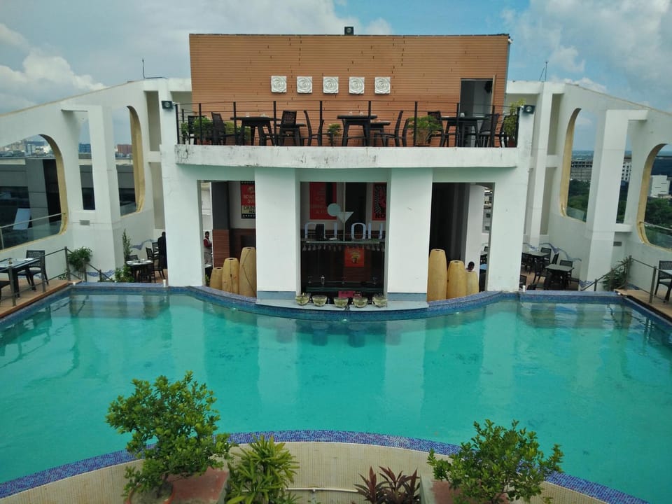 Swimming pool, Swimming pool
