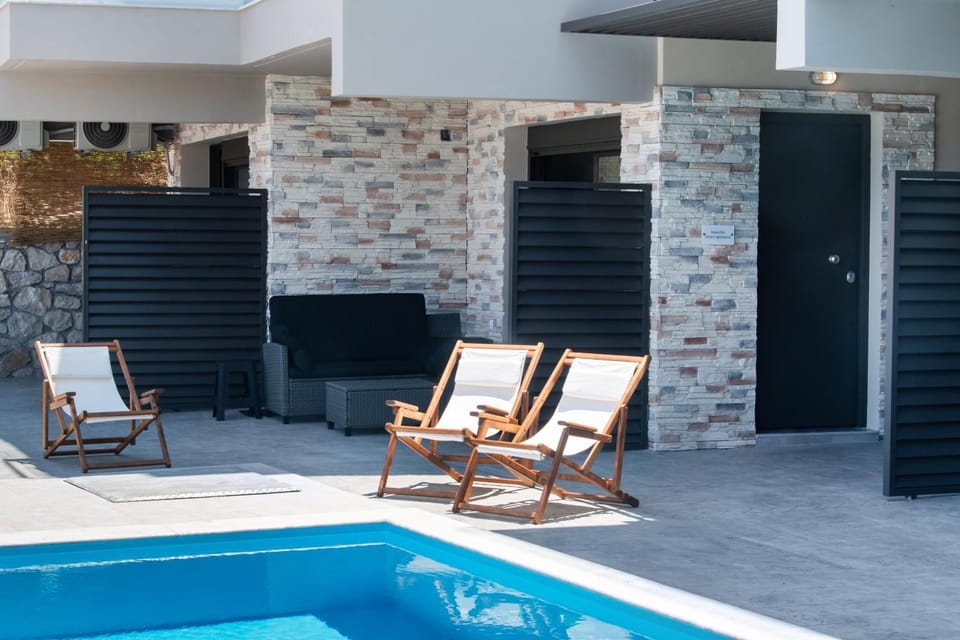 Pool view, Swimming pool, sunbed