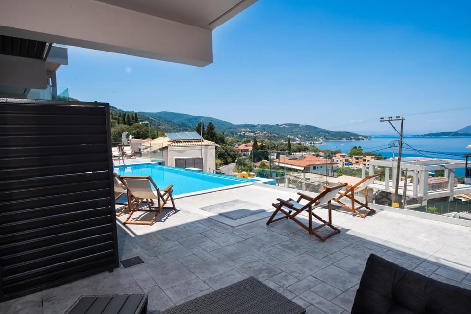 Balcony/Terrace, Sea view, Swimming pool, sunbed