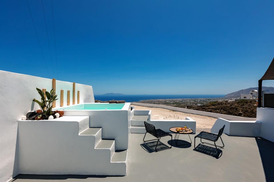 Patio, Day, Natural landscape, Hot Tub, View (from property/room), Balcony/Terrace, Balcony/Terrace, Seating area, Pool view, Sea view, sunbed