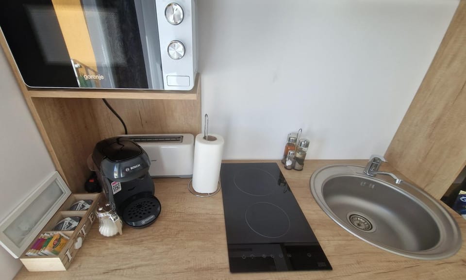 Coffee/tea facilities, minibar, stove, toaster, kitchen