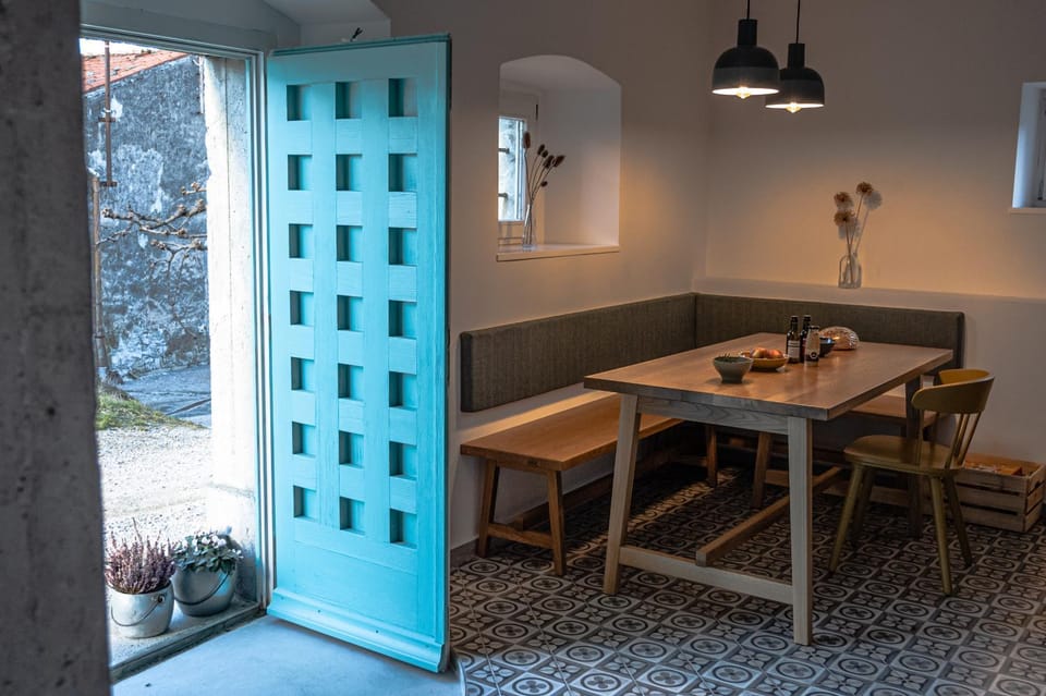 Seating area, Dining area
