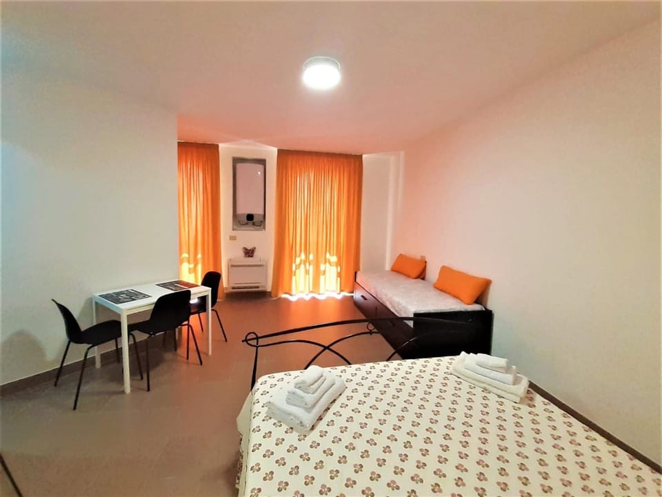Bed, Living room, Photo of the whole room, Dining area, Bedroom