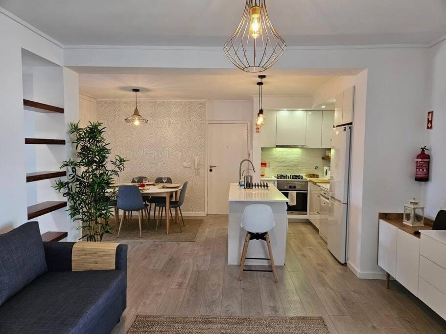 Kitchen or kitchenette, Living room, Dining area, minibar, pet friendly, stove