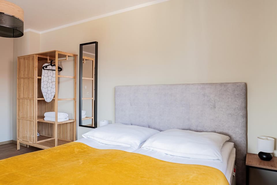 Bed, Photo of the whole room, wardrobe