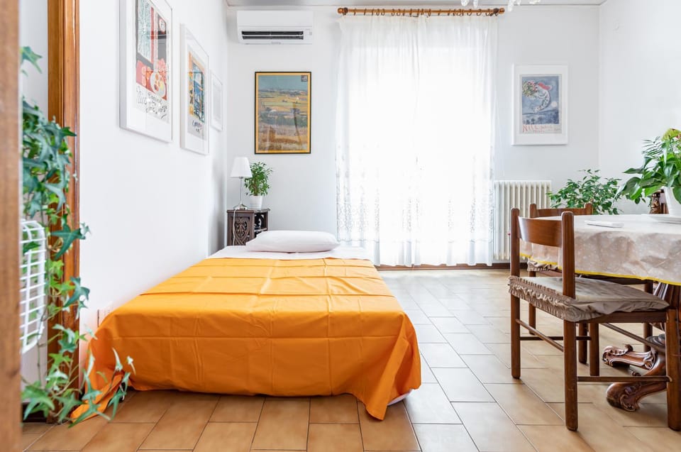 Bed, Living room
