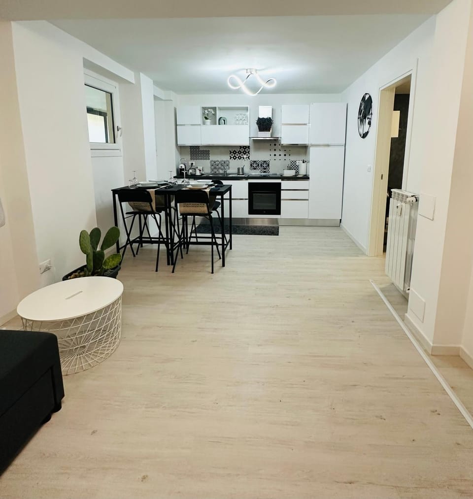 Living room, pet friendly, stove, kitchen