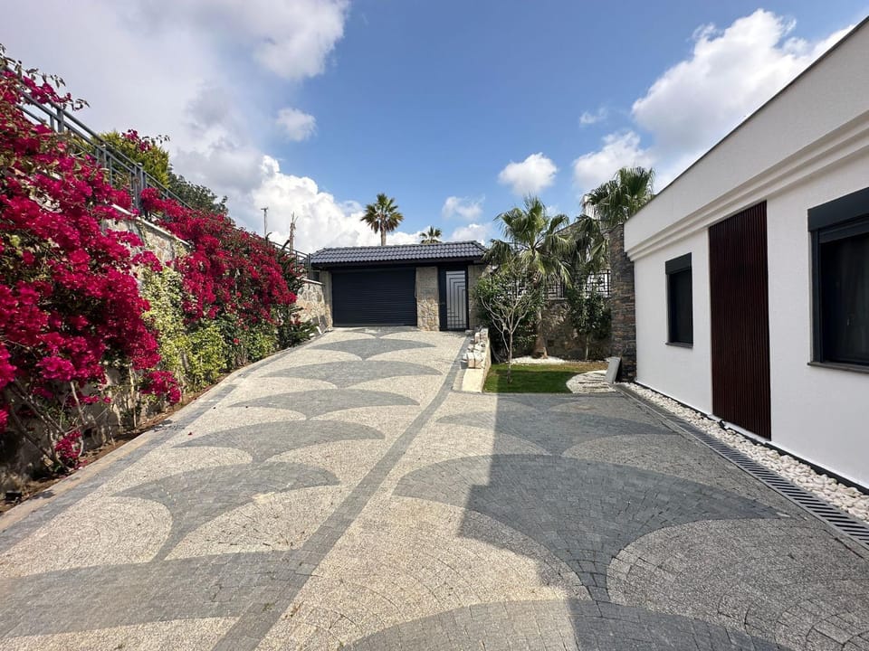 Villa Falcon with Swimming Pool and Great Views in Yalikavak Bodrum Villa in Yalıkavak