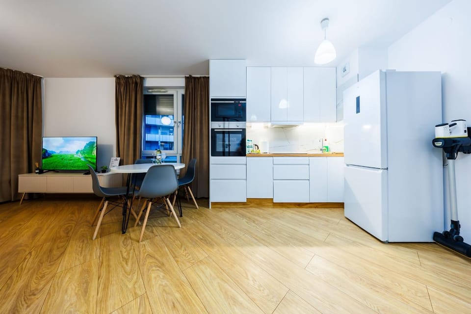 TV and multimedia, Kitchen or kitchenette, Living room, microwave, oven, stove, kitchen