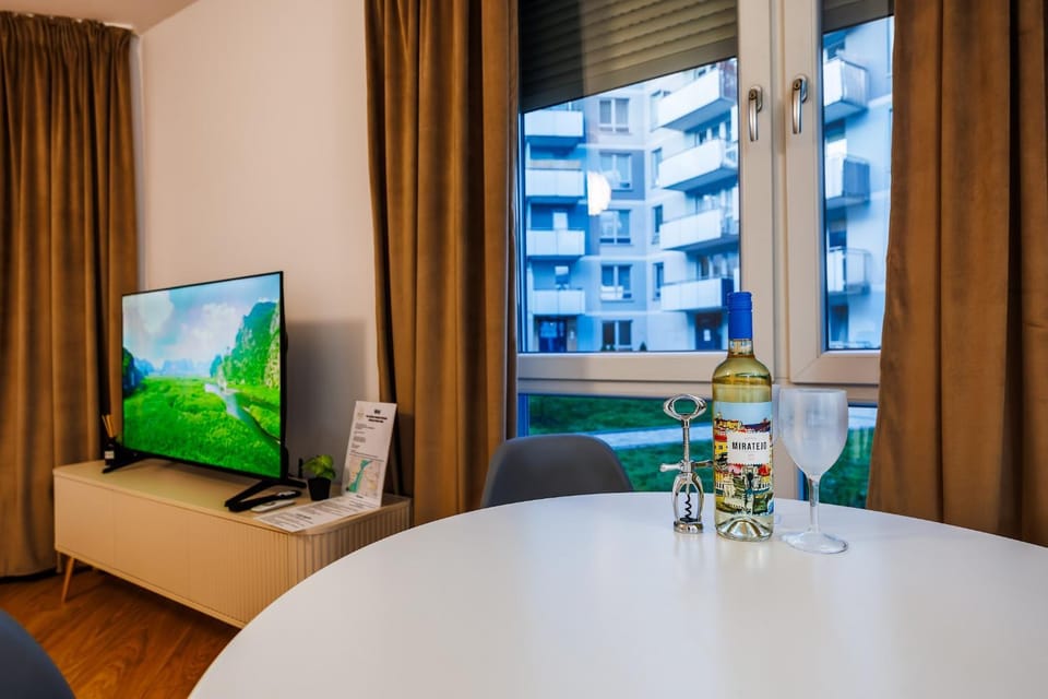 Food close-up, TV and multimedia, minibar