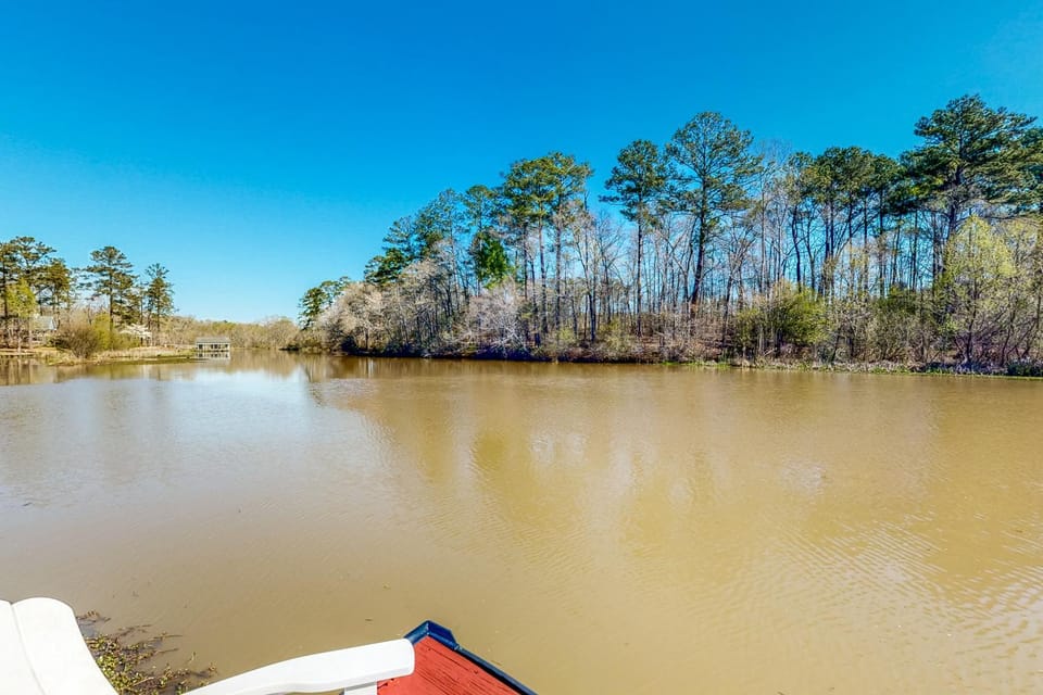 Lakefront Eatonton Haven w/ Dock: Bring Your Boat! House in Lake Sinclair