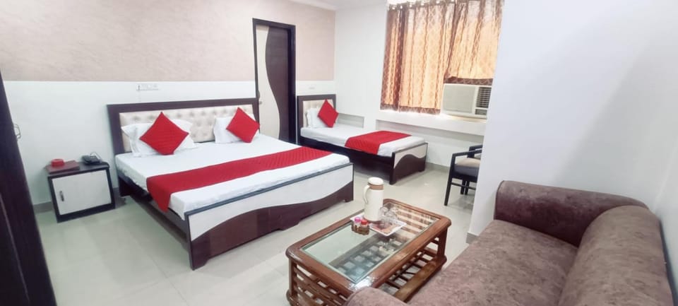 Property building, Bed, Bedroom