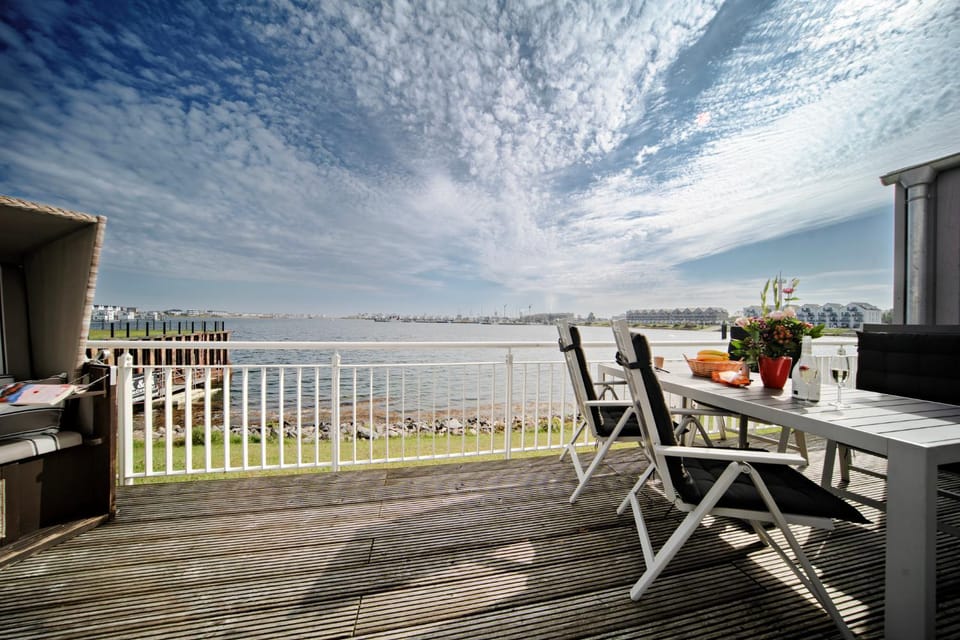 View (from property/room), Dining area, Sea view