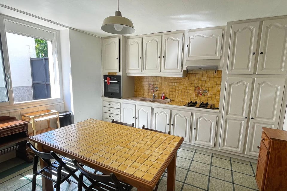 Dining area, kitchen