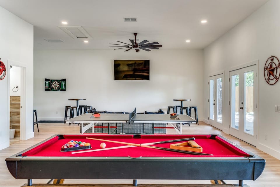 Communal lounge/ TV room, Billiard, TV and multimedia