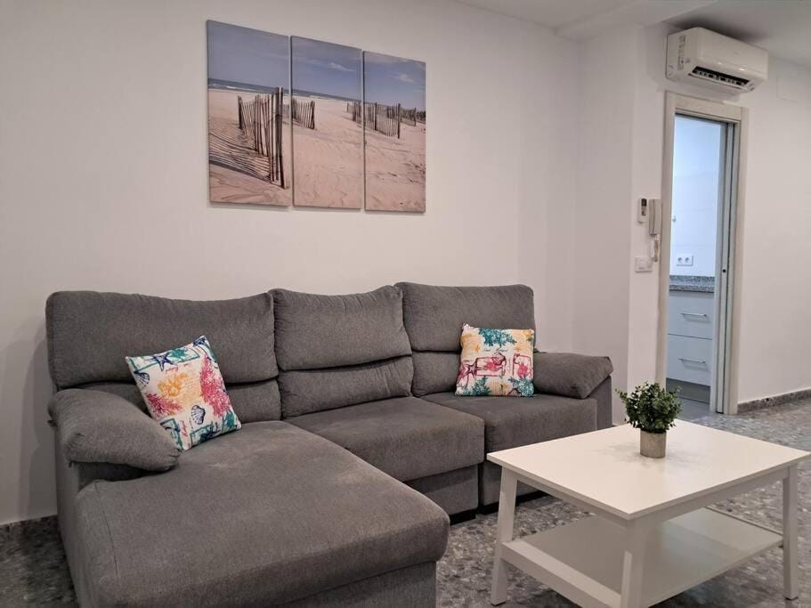 Altamira White & Bright Apartment in Almería