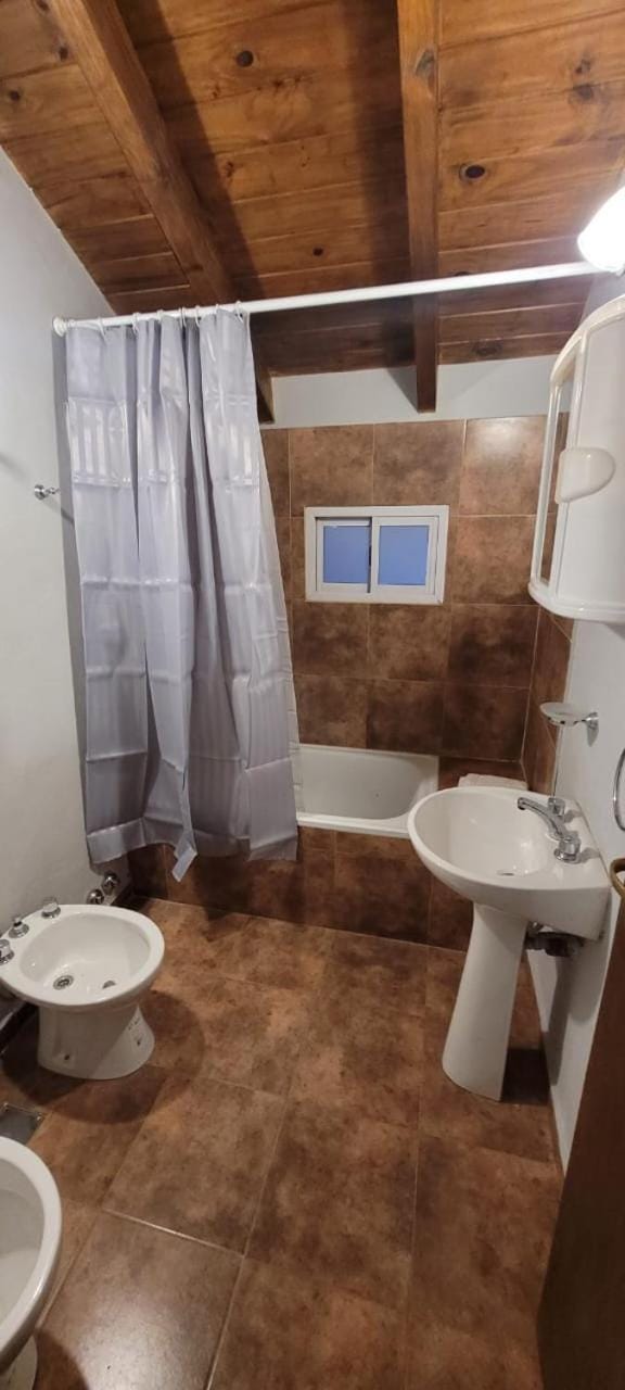 Shower, Toilet, Bathroom, bidet, towels