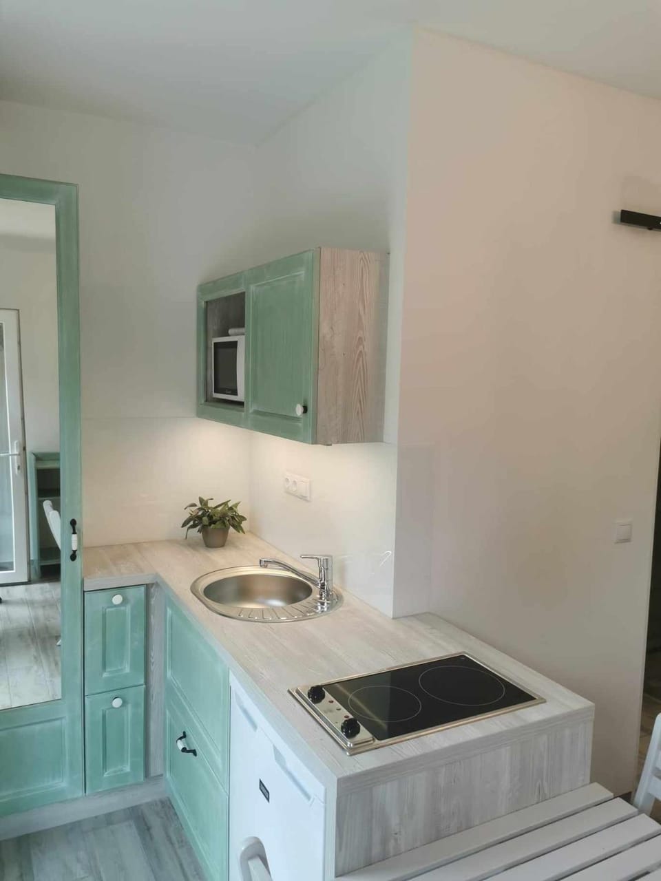 Kitchen or kitchenette