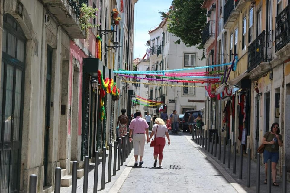 Day, People, Neighbourhood, Guests, Street view, Location, group of guests