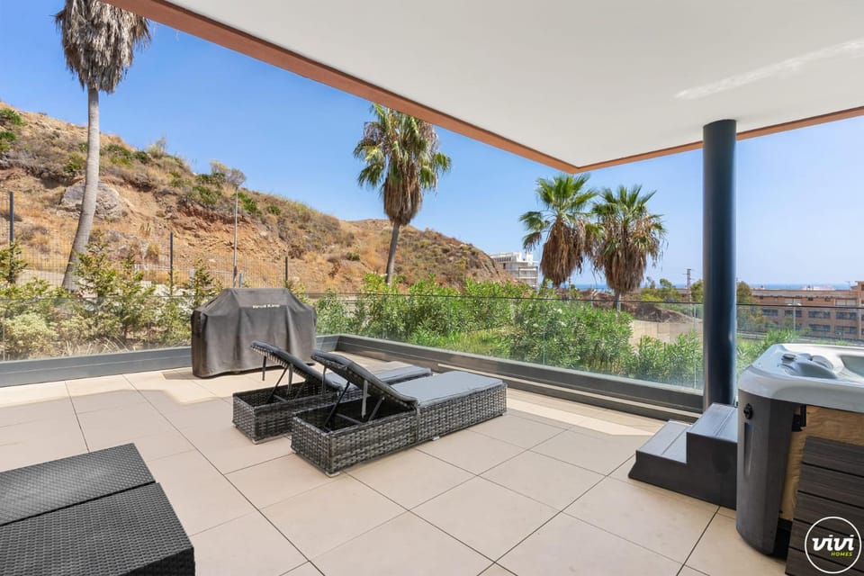 ViVi Homes - Boa Pool, Terrace & Sea View Apartment in Fuengirola