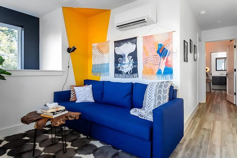 Living room, Seating area, air conditioner