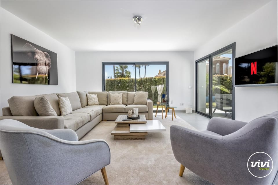 Communal lounge/ TV room, Living room