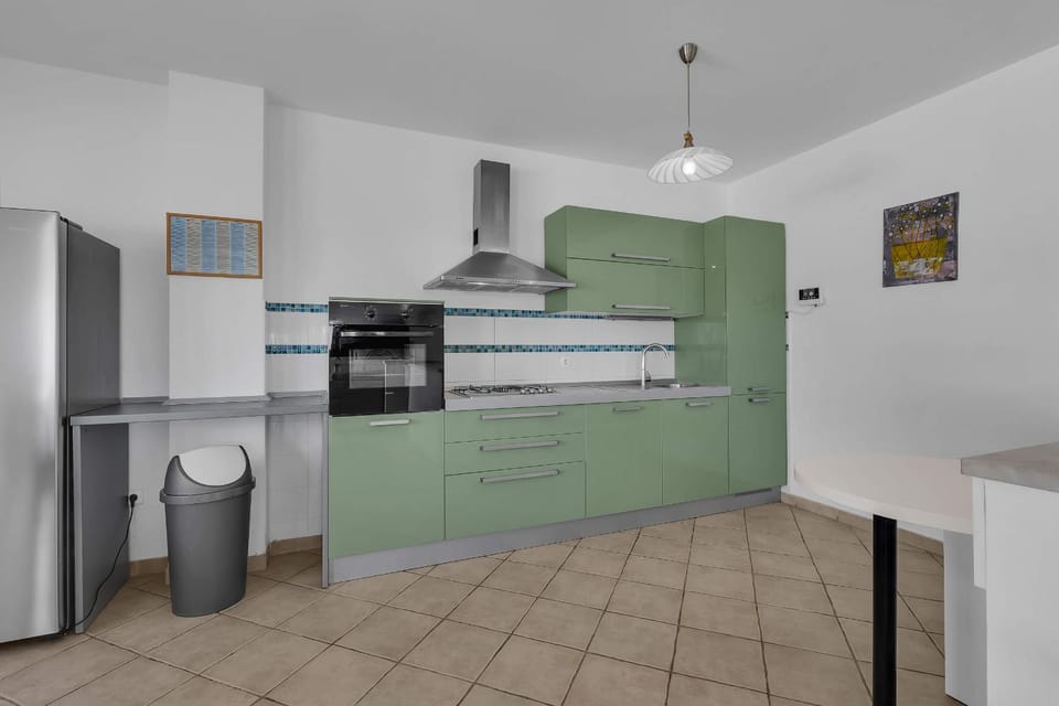 Kitchen or kitchenette, dishwasher, oven, stove