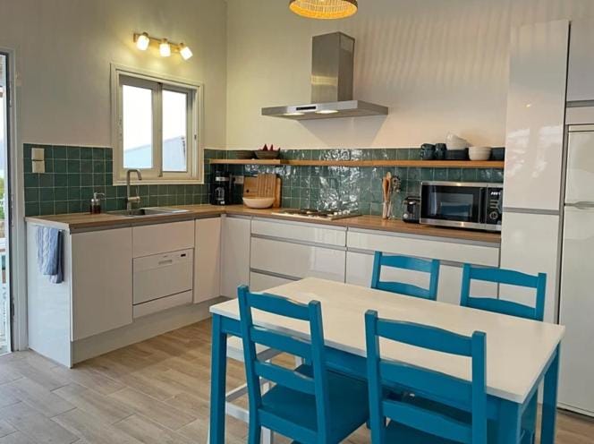 Kitchen or kitchenette, Dining area, dishwasher, pet friendly, stove, toaster
